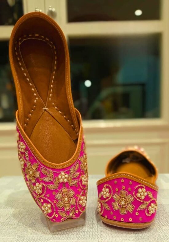 Blush Pink Embroidered Punjabi Jutti