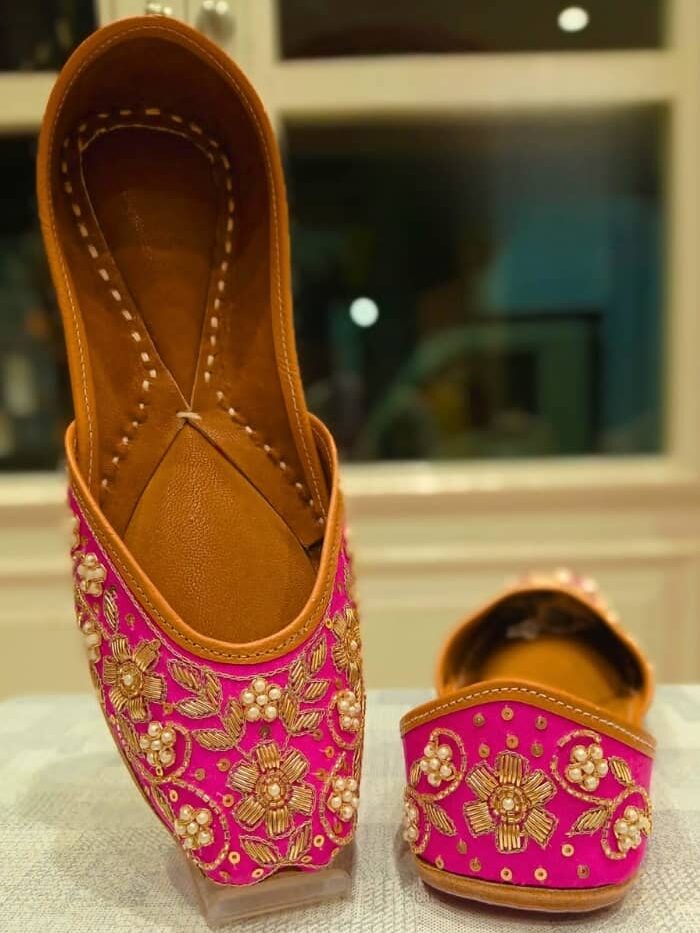 Blush Pink Embroidered Punjabi Jutti