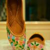 Royal Floral Embroidered Punjabi Jutti